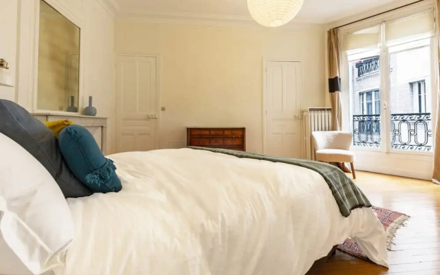 Chic Grenelle 3 Bedroom Apartment in Paris