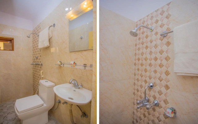 OYO 255 White Zambala Hotel
