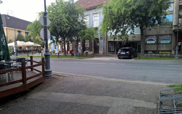 Vár-Lak