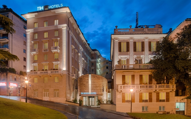 Отель NH Genova Centro вид на фасад