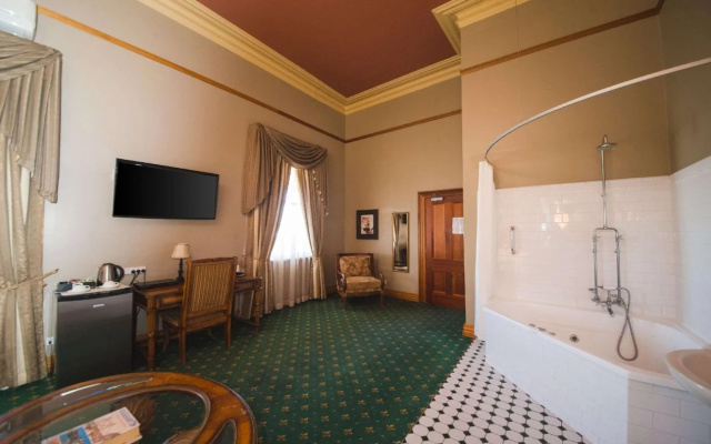 Denison Boutique Hotel
