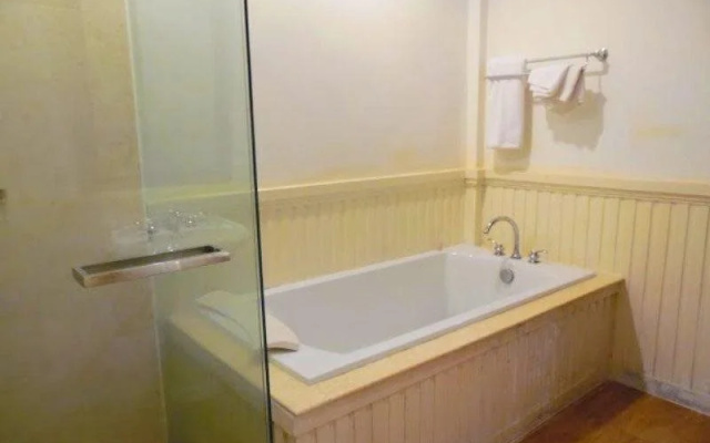 Arissara House Boutique Hotel