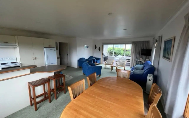 Baskervilla - Whangamata Holiday Home