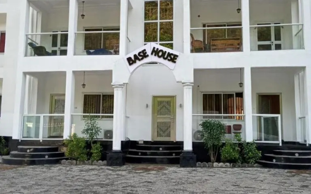 Base House