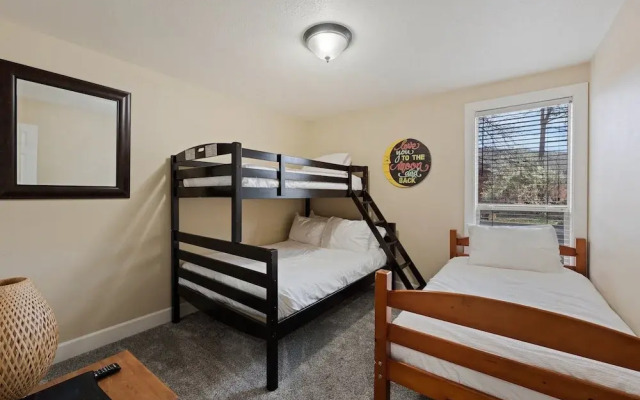 Abbot House 4 2 Bedroom Condo