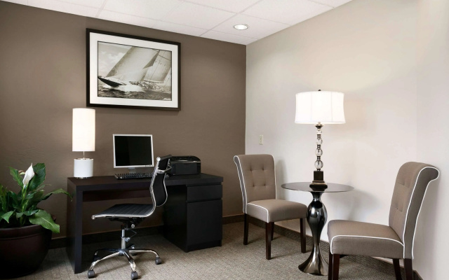 Super 8 by Wyndham Portland Airport