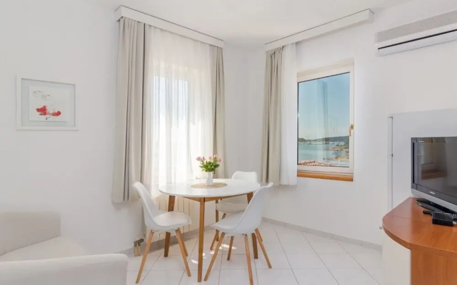 Escape - 20 m From sea - White