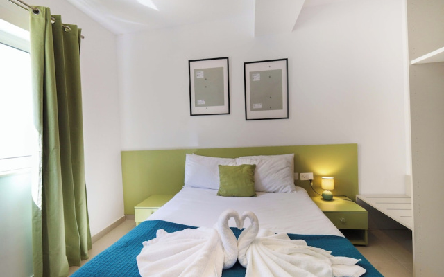 3BR Central with Balcony - Sliema Area