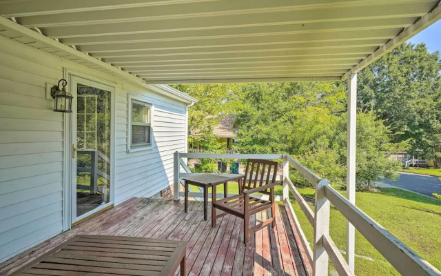 Bright Durham Home w/ Fully Furnished Deck!