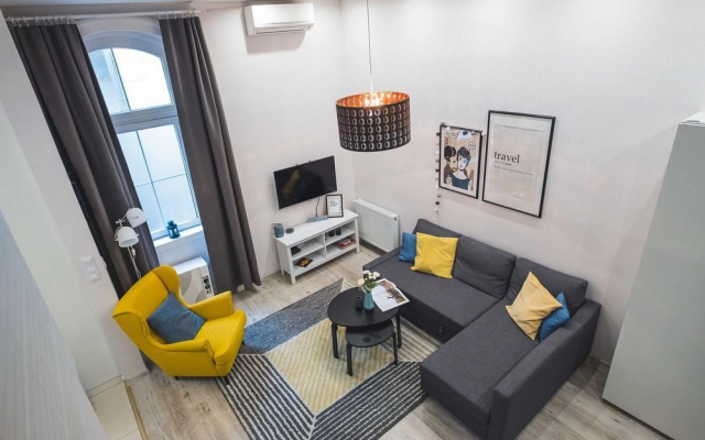 CozyYellowCube Apartment
