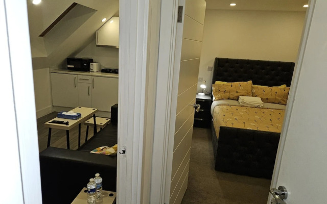 1 Bed Flat - Sleeps 2 - Pets - Garden - Parking