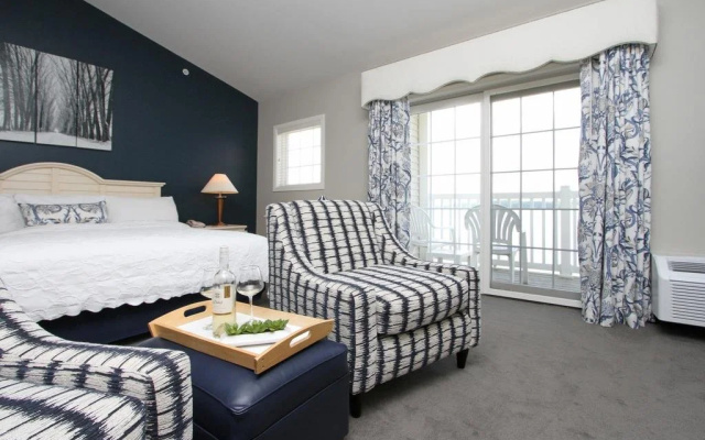 Bay Pointe Inn