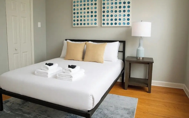2BR Living - Halsted rep