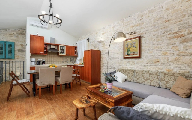 Lovely Stone House With Private Swimming Pool