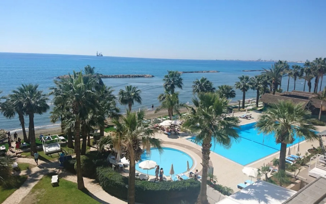 Palm Beach Hotel & Bungalows