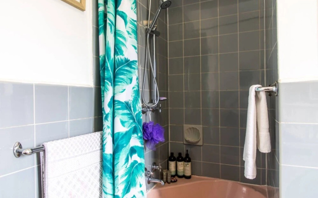 Retro 1 Bedroom Apartment In Melbourne's Hawthorn