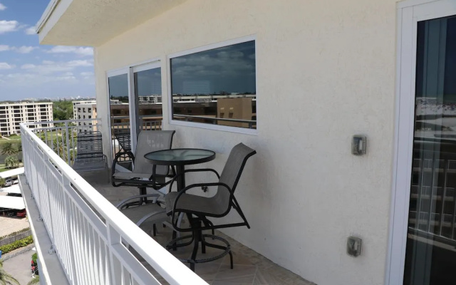Jamaica Royale 806 - 2 Br Condo