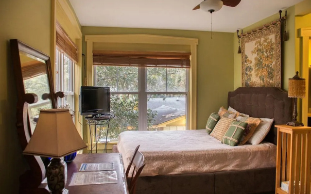 Beachside Boutique Inn – Folly Beach Rooms & Private Cottages