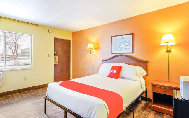 OYO Hotel Downtown Peoria I-74
