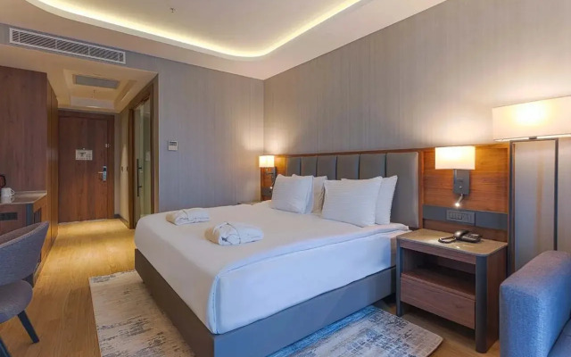 Azura World Hotel