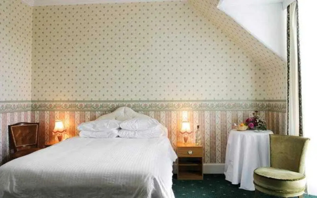 Drummond Arms Hotel