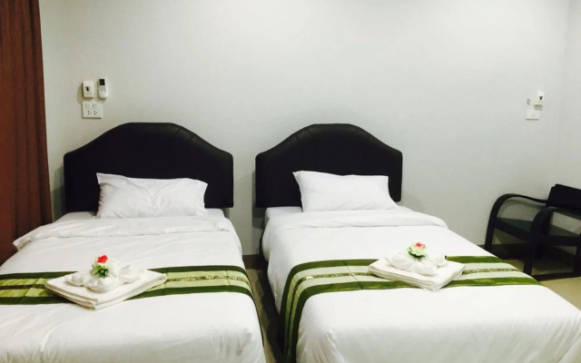 Retro Twin Home at Maesot