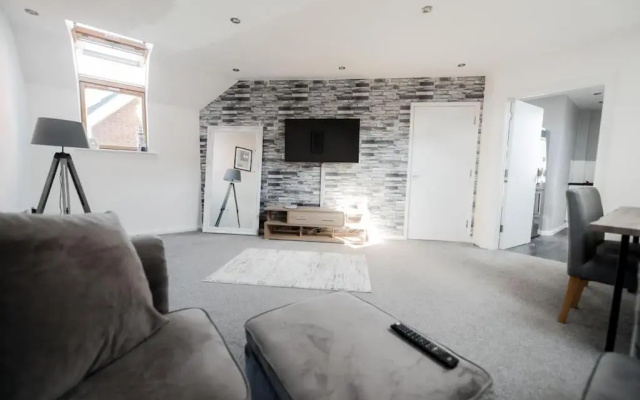 Spacious 2 bed apartment 800 metres from the beach