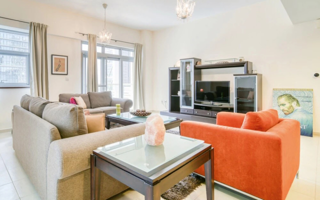 Executive Towers Amazing 1BR Onsite Pool Business bay