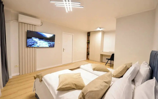 Libra Apartment - Two Bedrooms - 5 Guests - Next To Cismigiu Gardens