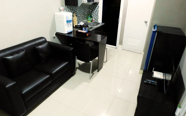 Pool View Green Pramuka Apartment near Shopping Mall