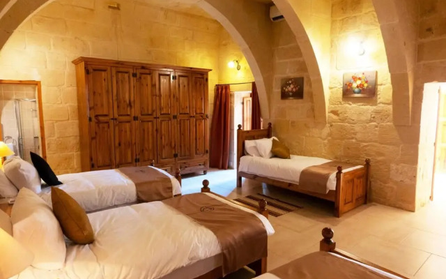 Villeleynah Amazing Gozitan Villa Pool