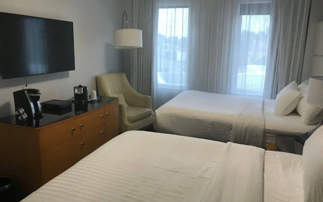 Streamline Hotel