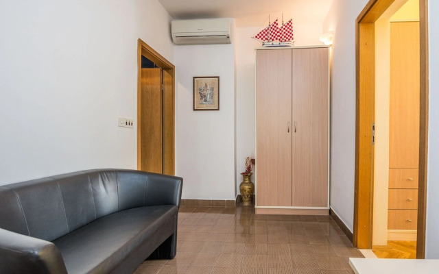 Beachfront Apartment Liveri 4