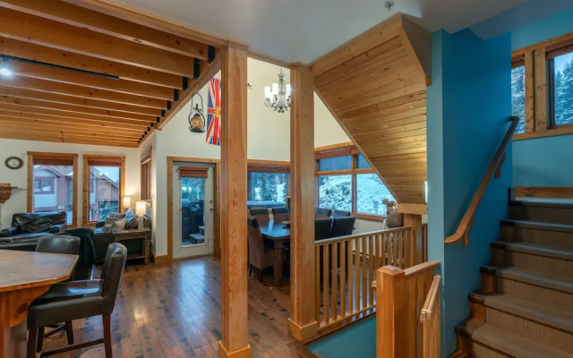 Forest Lane Hideaway - Luxurious Family Friendly Home with Private Hot Tub