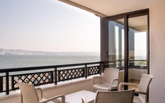 Spacious Flat With Sea View In Zmir Karsiyaka