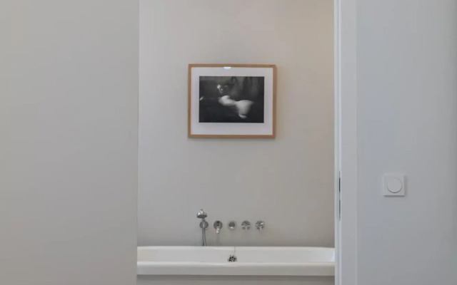 2200SQFT Luxury Apartment in City Center