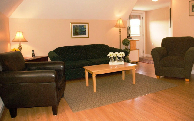 Shamrock Suites