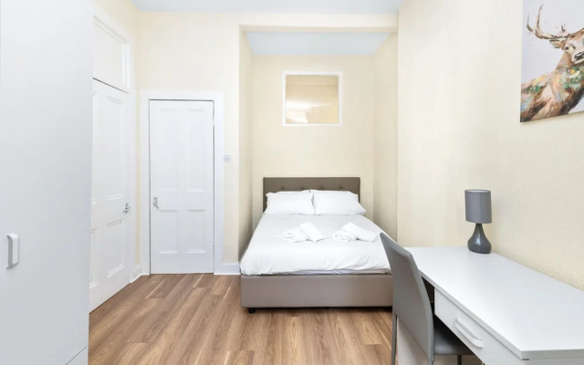 JOIVY Charming 2-Bed Flat Near City Centre W/ Desk