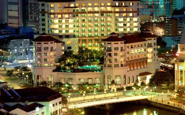 Отель Swissotel Merchant Court Singapore вид на фасад