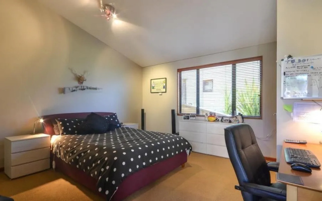 Aries Lake View Villa