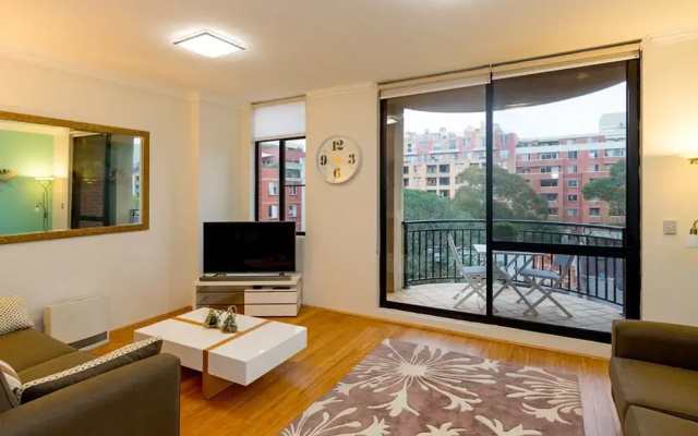 Thriving City Location, Dining hub Near CBD