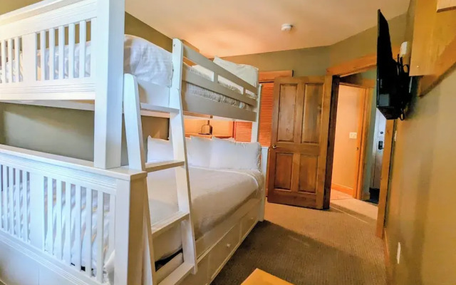 8843 The Springs Condo
