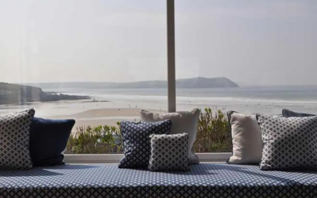 Gorgeous Apartment Only Yards From Polzeath Beach