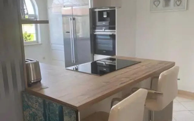 Lovely 3 Bedroom Apartment In Quiet Area w/ Pool