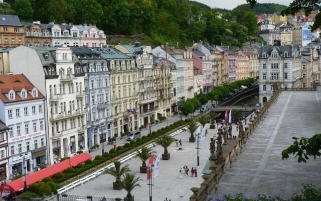 Отель Zlaty Sloup вид на фасад