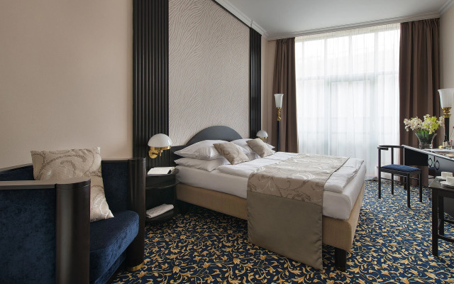 EA Hotel Royal Esprit