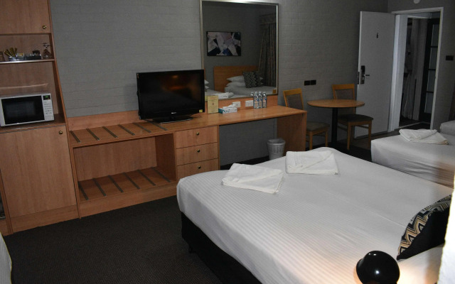 Coachmans Inn Motel