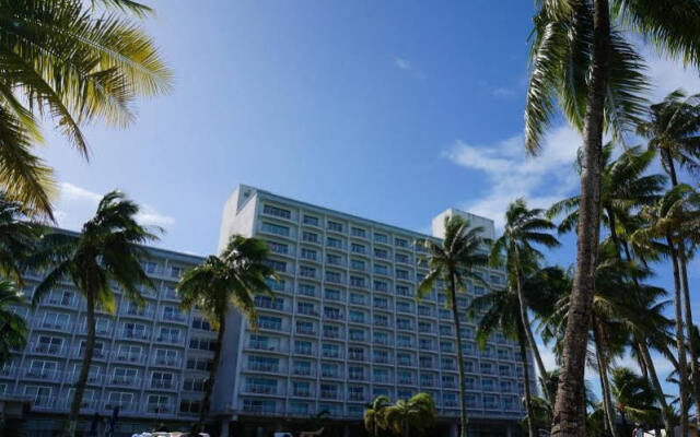 Отель Fiesta Resort Guam вид на фасад