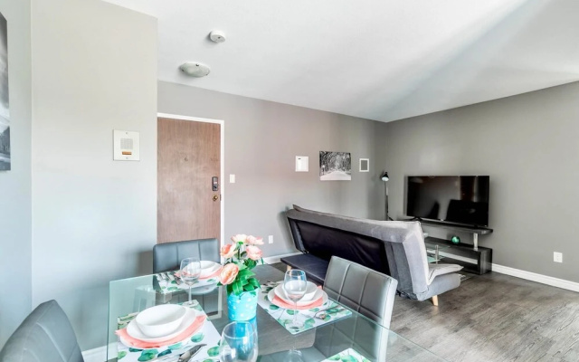 Stunning 2BR - King Bed Apt - Central Location