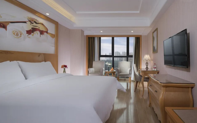 Vienna Hotel(Chongqing West Railway Station Southwest Hospital Branch)